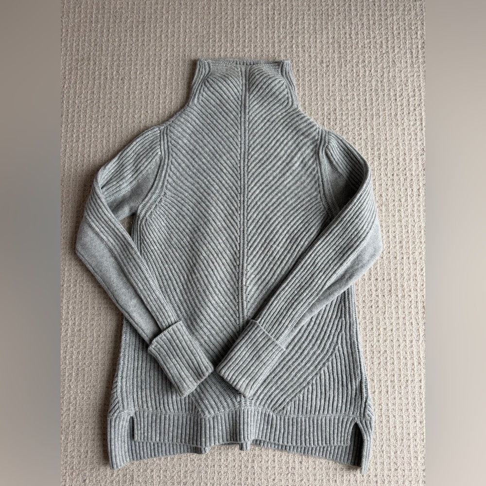 Vince Light Gray Ribbed Turtleneck Sweater